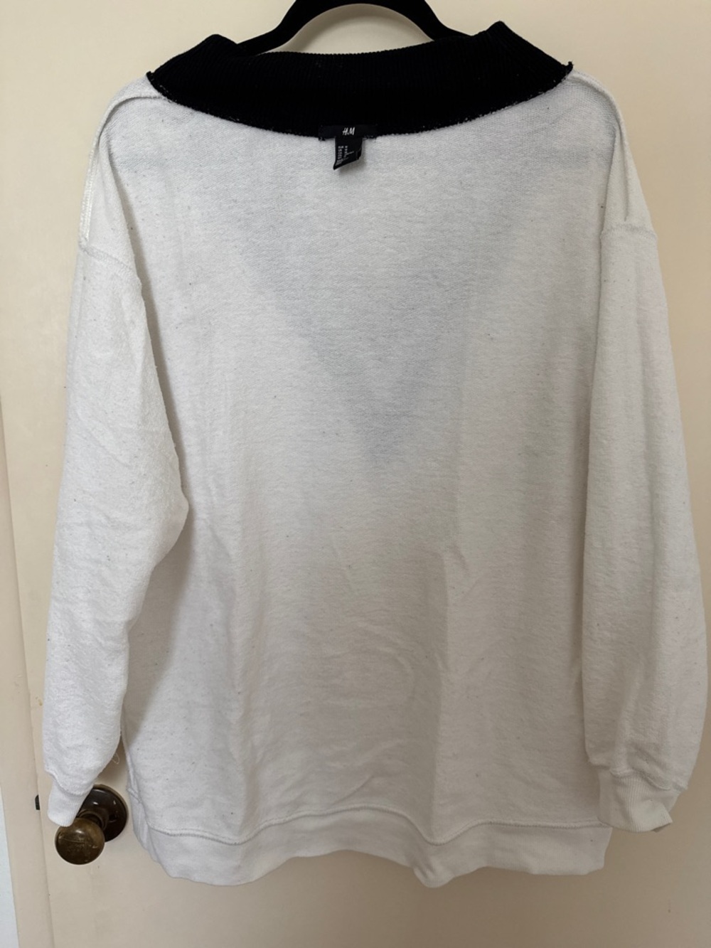 H&M black and White V-Neck sweater - Picture 6 of 7